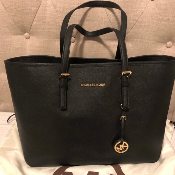 [SOLD] Michael Kors Jet Set medium Tote Bag send offers!! - Picture 2 of 8